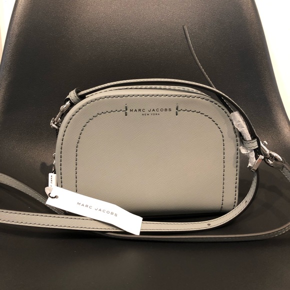 Marc Jacobs Handbags - NWT, SALE❗️Marc Jacobs crossbody purse, Gray